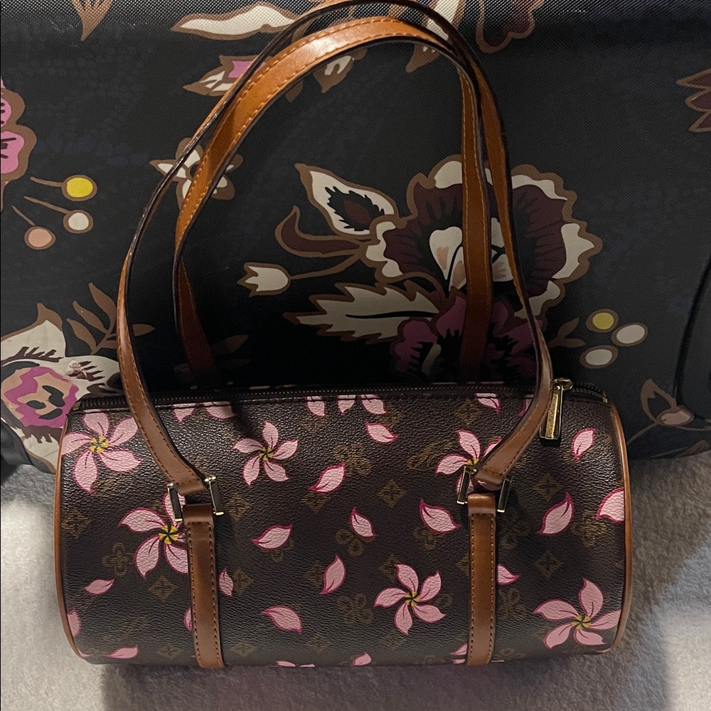 Murakami vintage looking bag